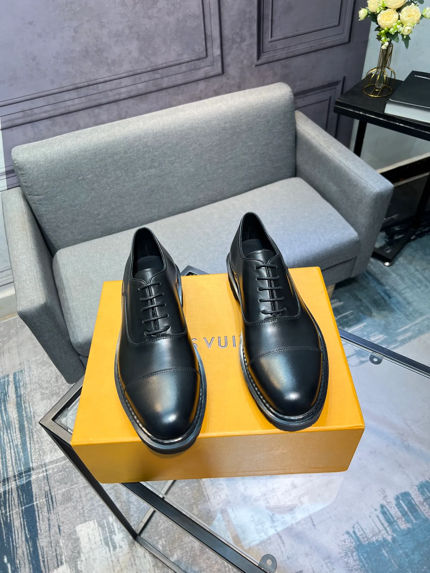 Men's shoes 💰820 [LV] - High-end quality - Upper: 🔝 tumbled cowhide, Nappa cowhide, brand logo sewn on shoe body - Lining: cowhide, foot pads; water-dyed cowhide - Outsole: TPR·rubber foam; two-color molded outsole -Super high quality control·Fine workmanship: highlighted (high-end·luxury·grade) -Size: 39-44 (38 45 can be customized)